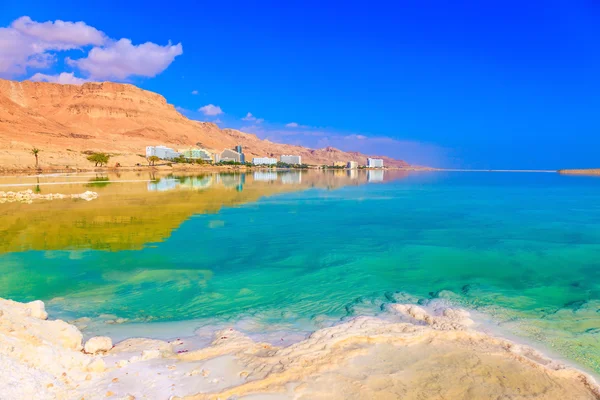 Geschmolzenes Salz auf der Wasseroberfläche — Stockfoto