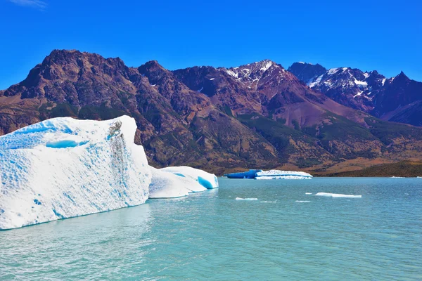 White and blue icebergs — Stock Photo, Image