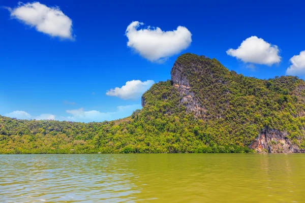 Islands in shallow water — Stock Photo, Image