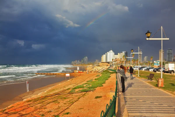 Tempesta in passeggiata a Tel Aviv — Foto Stock