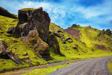 Kanyon Pakgil yeşil çim ile