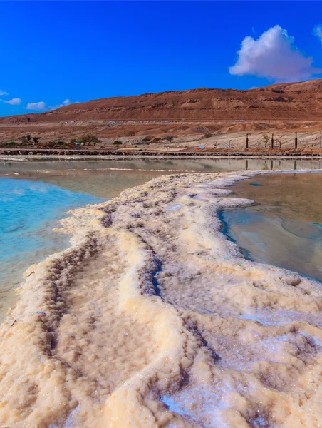 Percorso dal sale evaporato sulla superficie dell'acqua — Foto Stock