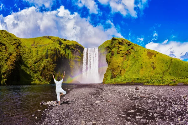 Yoga prima di cadere acqua — Foto Stock