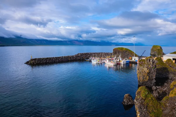 White fishing boats in harbor — Stock Photo, Image