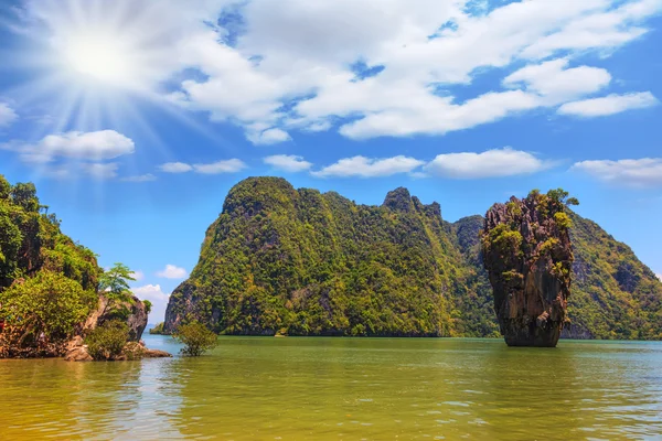 Mer d'Andaman et île pittoresque — Photo