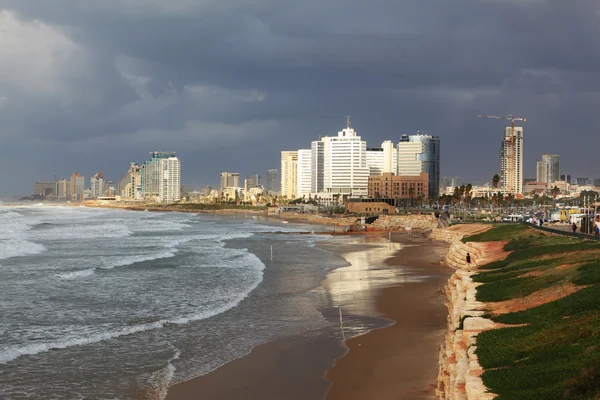 Променад и пляж в Тель-Авиве — стоковое фото