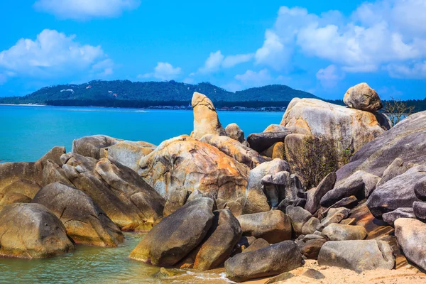 Grupp av stenar på stranden Lamai — Stockfoto