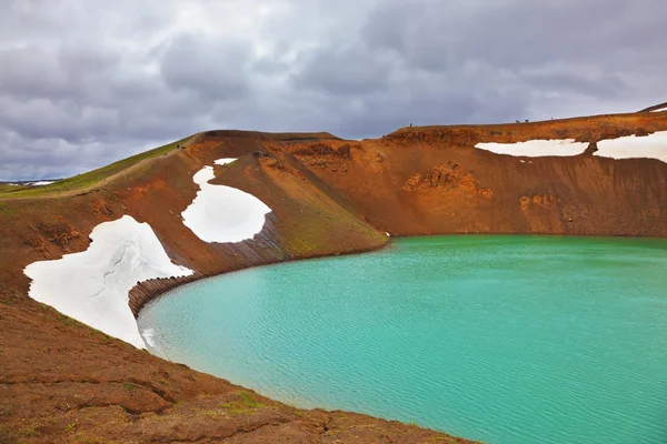 Picturesque lake in the crater — Stock Photo, Image