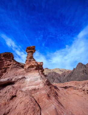 Pembe kumtaşı mostraları