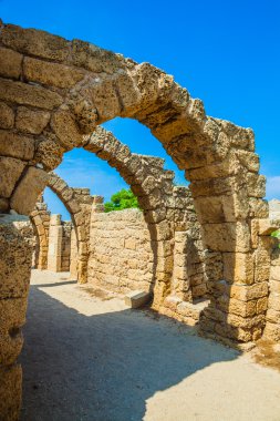 Antik kemer Caesaria'da Harabeleri