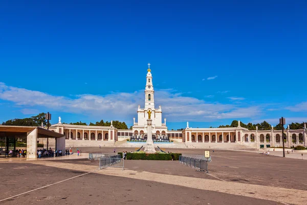 Kathedraal complex met zuilengalerij — Stockfoto