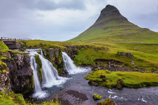 Schroefdraad waterval in IJsland — Stockfoto