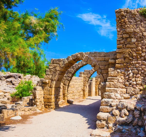 Antik kemer Caesaria'da Harabeleri — Stok fotoğraf