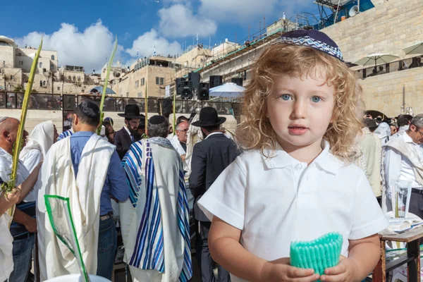 Cute boy stands at Western Wall — Stock Photo, Image