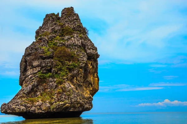 Enorme stenen cliff — Stockfoto