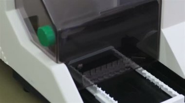 Kompakt programlanabilir 8 kanallı yıkama aspiratör için imal edilmiş Mikroplaka.