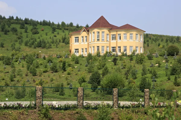 Domek letniskowy w hodowli Arboretum kwitnący Valley. — Zdjęcie stockowe