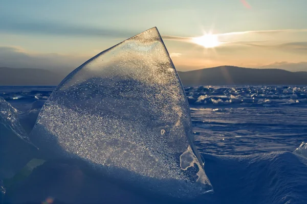 El sol sale sobre los témpanos de hielo . —  Fotos de Stock