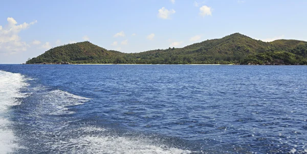 Hint Okyanusu'nda güzel Praslin ada.