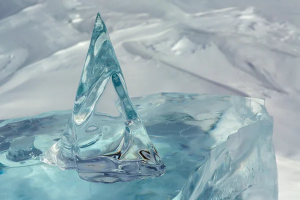 Gyönyörű átlátszó blokkot, a jég. — Stock Fotó