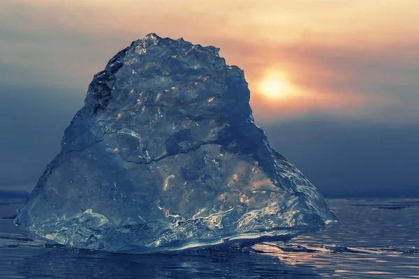 Napnyugtakor ég háttere átlátszó jég. — Stock Fotó