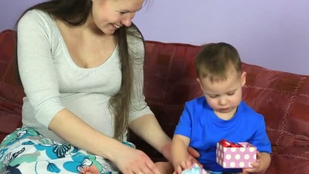 Happy pregnant woman presents gift to his little son. — Stock Video