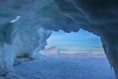 Kar buz mağaraları.