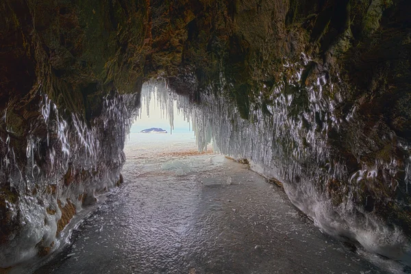 Rideau de glace de la grotte . — Photo