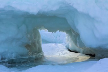 Kar buz mağaraları.