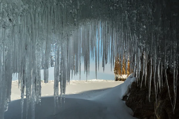 Ice gardin av istappar. — Stockfoto