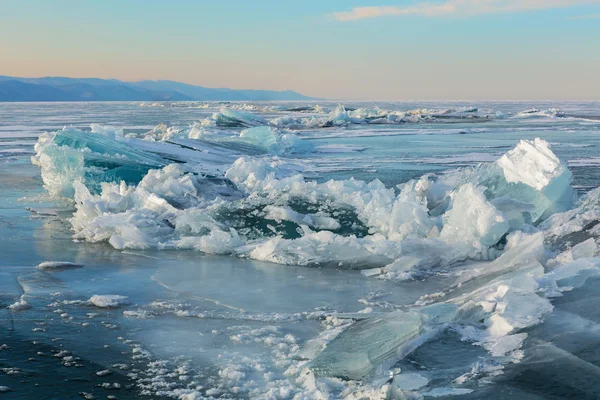 Grandes bloques de grieta de hielo . —  Fotos de Stock