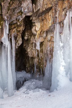 Rock ile buz sarkıtları mağara.