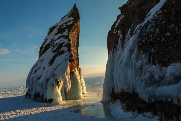 Πάγου κάλυψε βράχους κοντά στο νησί Lohmaty. — Φωτογραφία Αρχείου