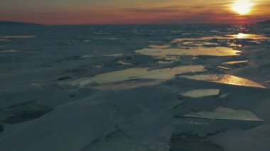 Kutsal burnu Yarımadası gün batımında.