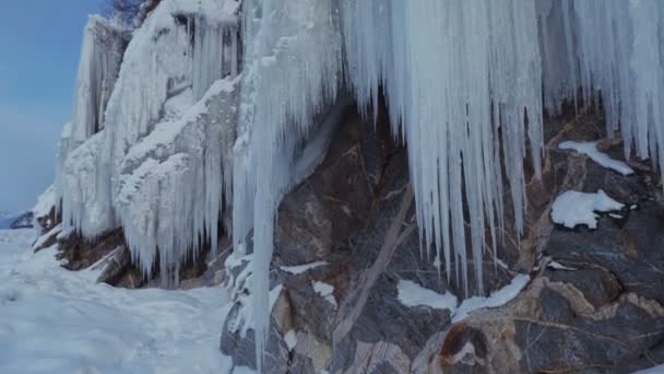 Huge icicles on rocks. — Stock Video