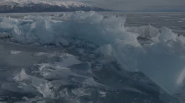 Kutsal burnu Yarımadası büyük buz bloklarını çatlamak.