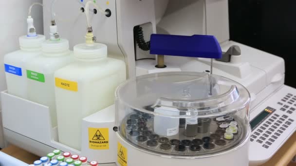 Fornire soluzioni ottimali di test di allergia e autoimmunità utilizzando avanzate — Video Stock