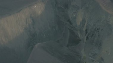 Buz büyük blokları.