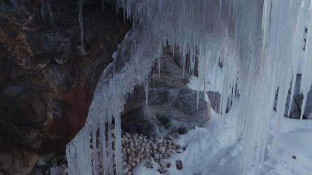 Huge icicles on rocks. — Stock Video