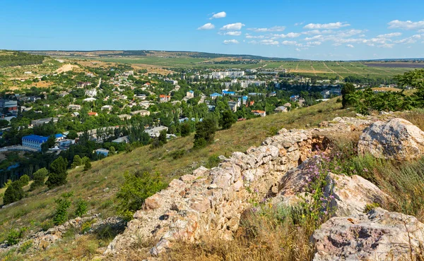 Современный город Балаклава на Крымском полуострове — стоковое фото