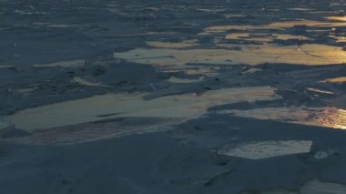 Kutsal burnu Yarımadası gün batımında.