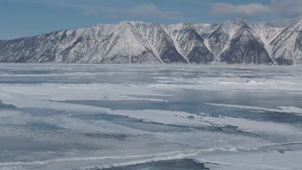 Grandes blocos de gelo rachadura perto da Península do Nariz Sagrado . — Vídeo de Stock