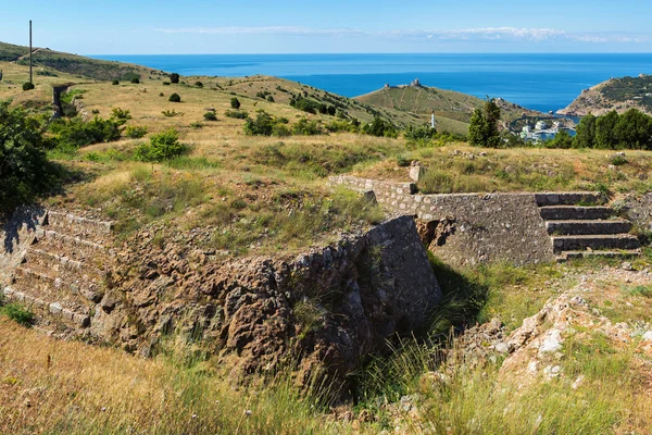 Schansen van de negentiende eeuw. Balaklava op de Krim. — Stockfoto