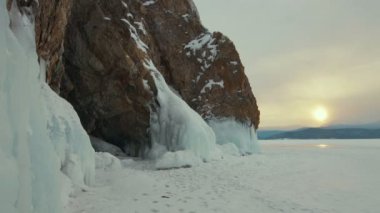 Dawn ve rock Island Lohmaty yakın.