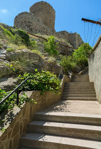 Fortaleza genovesa Cembalo construido a partir de 1357 . — Foto de Stock