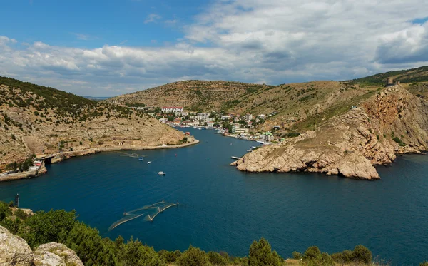 Balaklava é popular resort da Crimeia. Baía antiga base submarina. — Fotografia de Stock