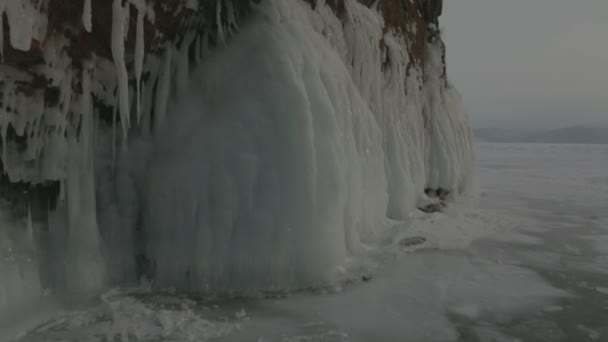 Huge icicles on rocks. — Stock Video