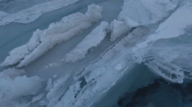 Kutsal burnu Yarımadası büyük buz bloklarını çatlamak.