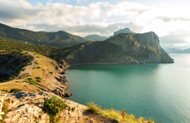 Görünüm üzerinde Mount Koba-Kaya Karadeniz Cape Kapchik üzerinden. Crimea.