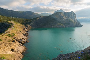 Görünüm üzerinde Mount Koba-Kaya Karadeniz Cape Kapchik üzerinden. Crimea.
